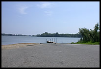 path to the river at Kokomo Reservoir Boat Ramp