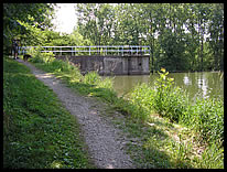 area to pull boat and portage around dam